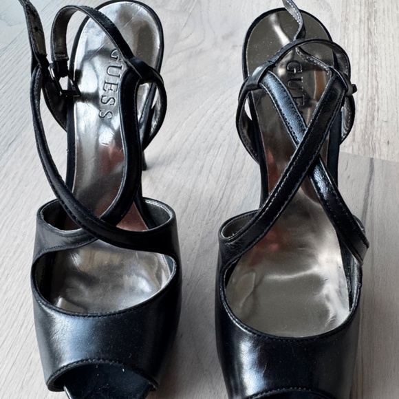 Guess Shoes in black size 6 - Picture 2 of 4